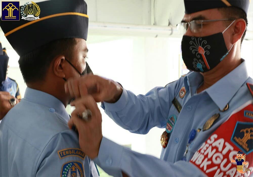 UPACARA PENYEMATAN TANDA KENAIKAN PANGKAT DAN PENYERAHAN SATYA LENCANA 20 TAHUN